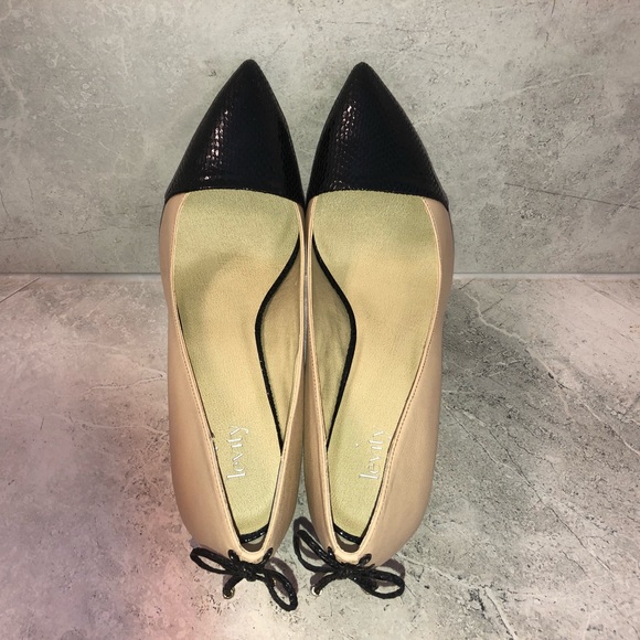 Levity Jalone Pointed Toe Pump - Size 12M - Picture 2 of 6